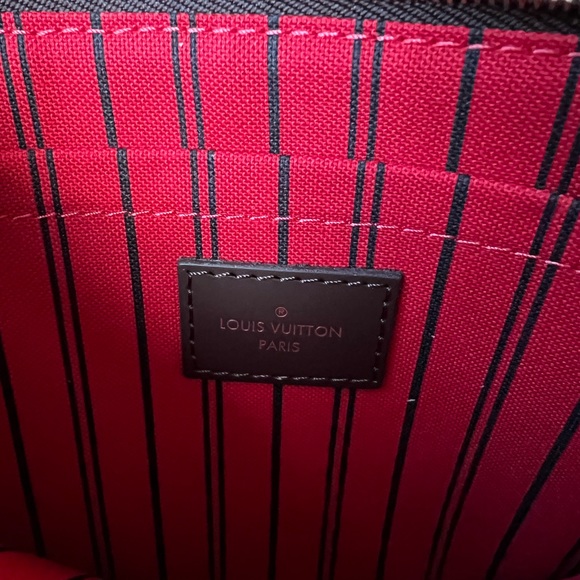 AUTHENTIC NEW Louis Vuitton Pouchette - red interior - Picture 4 of 7